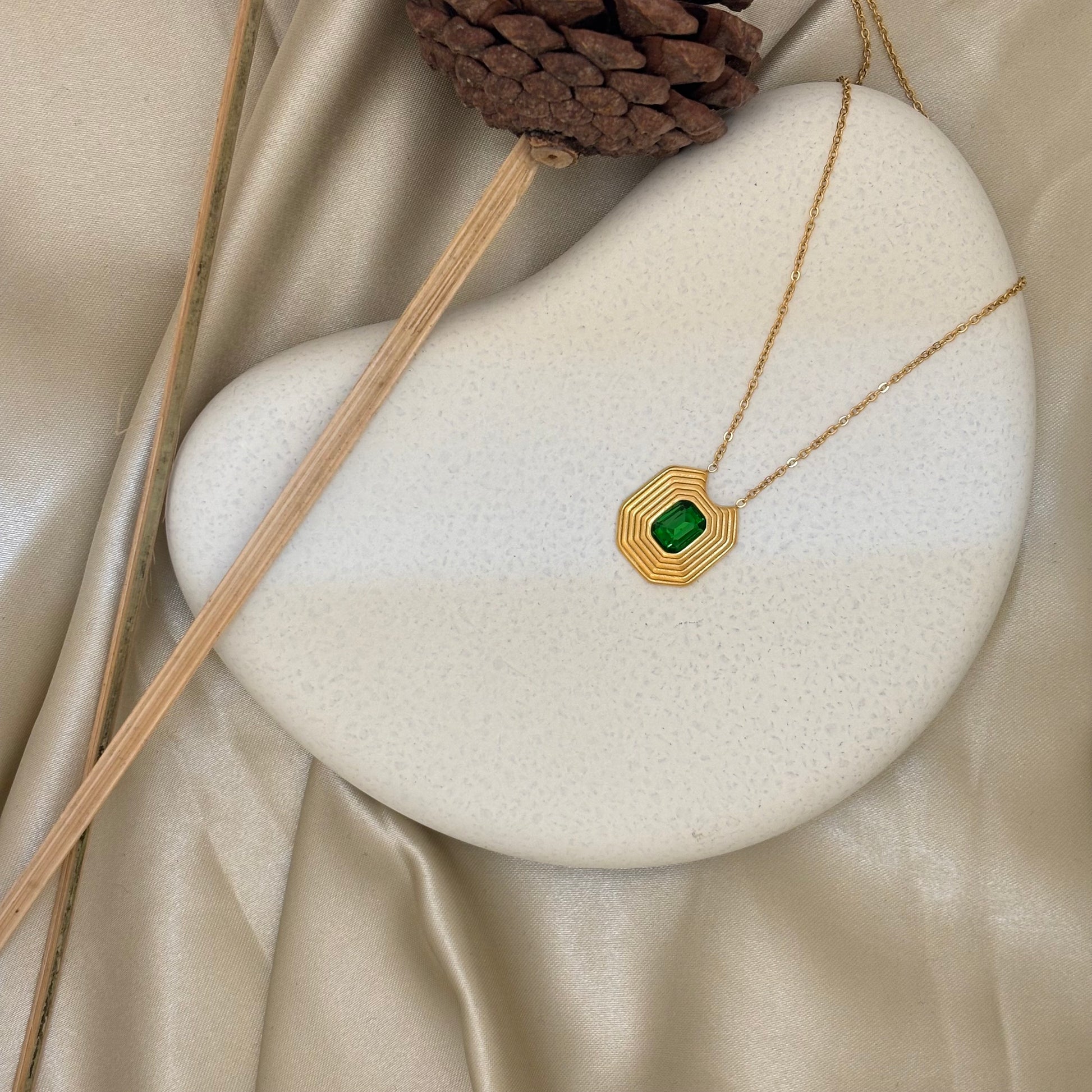Forest Affair Pendant - SRYN